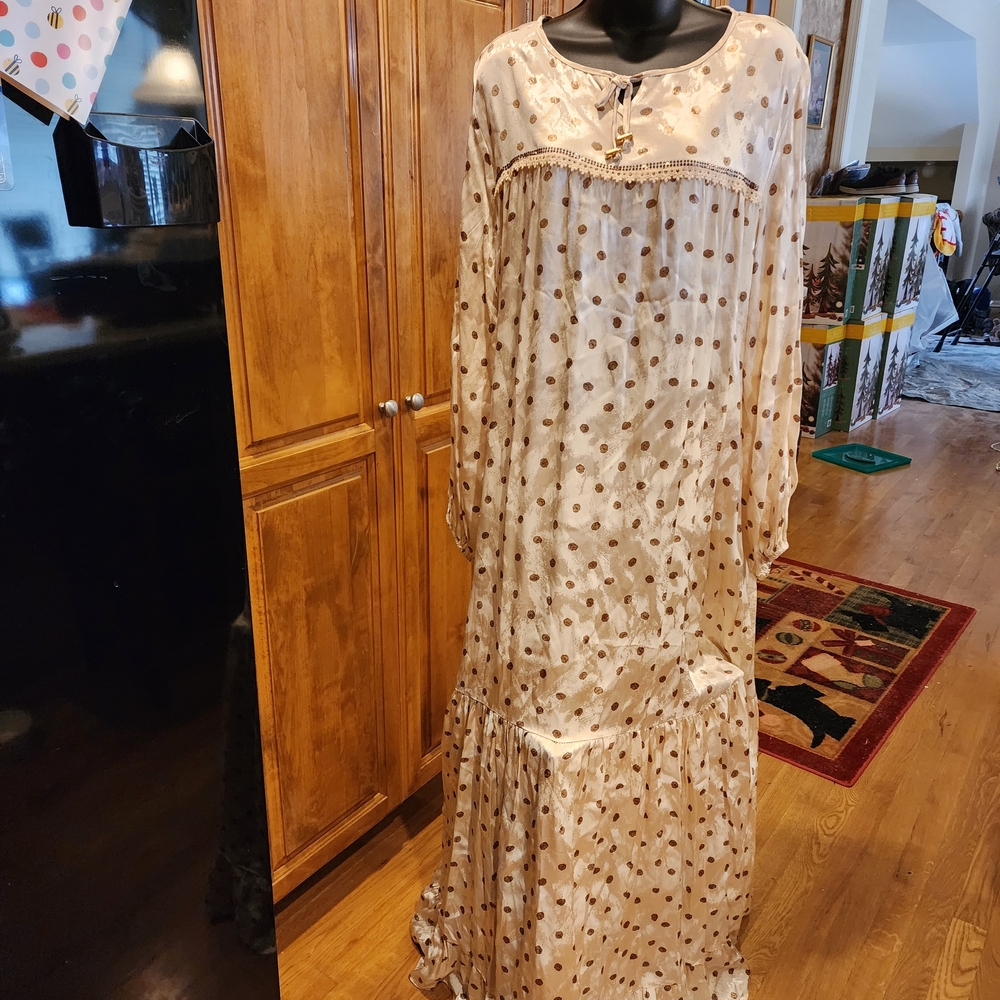 D6 - Fatma Turkmen Long Satin Nightgown / Lounge Dress